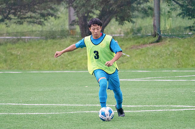 秋田のサッカーをリードするために 困難な1年を全員で戦い抜く             明桜高校